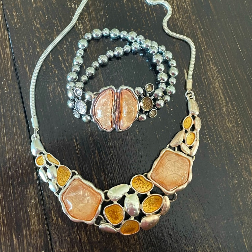Necklace and bracelet set!